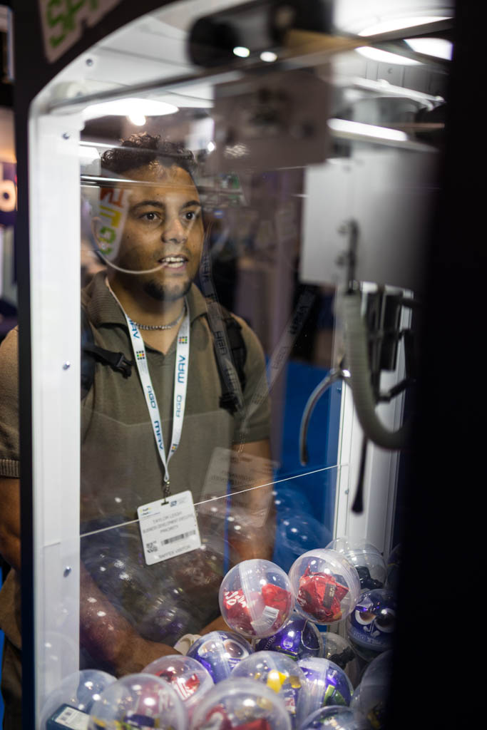 winning prizes on the go2sim grab machine